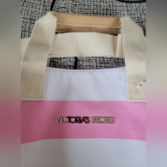 NWT Victoria's Secret Stripped Weekender Tote - Picture 2 of 7